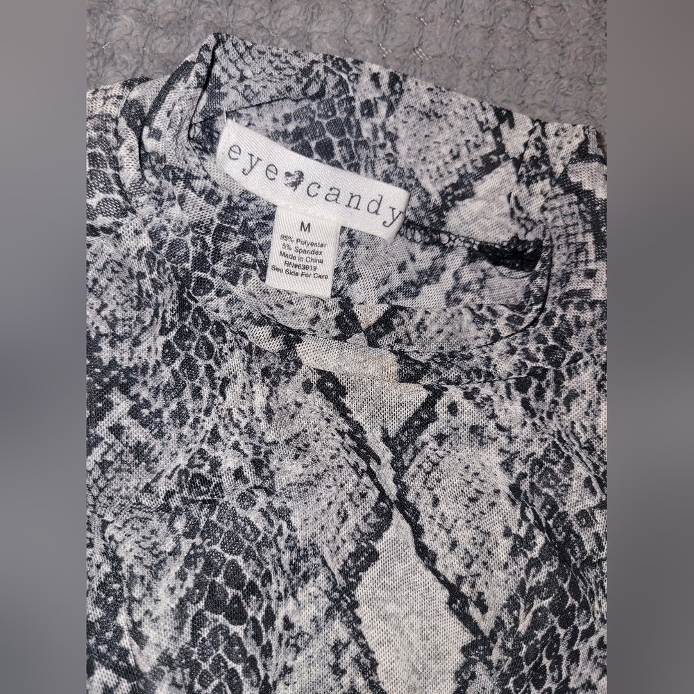Eye Candy Monochrome Patterned Top Size M - Picture 8 of 9